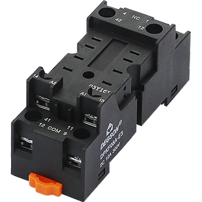 На фото розетка для реле dpkf08a-e3-00z(h) DEGSON 